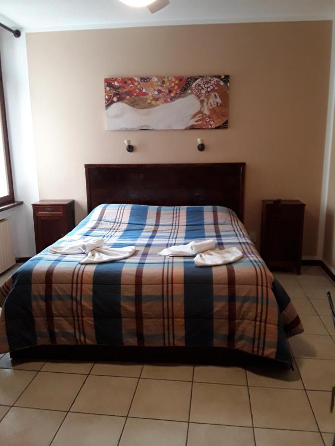 Camere Porto Vecchio Con Parcheggio A Pochi Passi Dal Castello Мальчезіне Екстер'єр фото