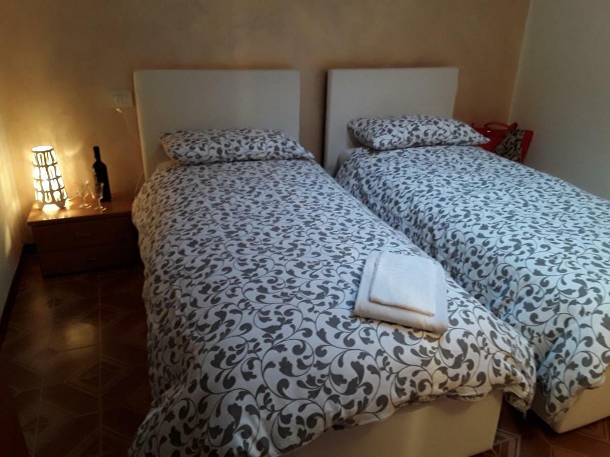 Camere Porto Vecchio Con Parcheggio A Pochi Passi Dal Castello Мальчезіне Екстер'єр фото